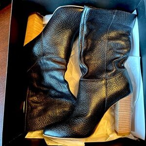 NWT- Banana Republic “Davida” Black Pebble Leather Boots - Size 7